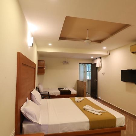 Hotel Rydham มทุราย ภายนอก รูปภาพ