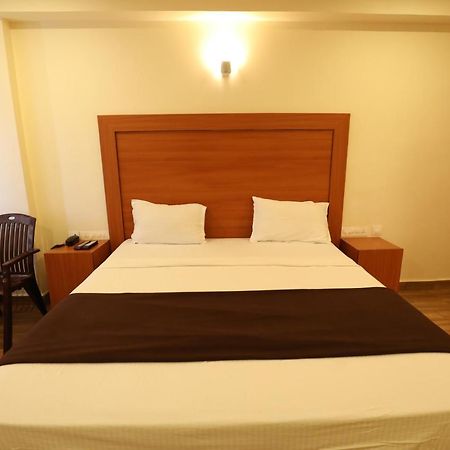 Hotel Rydham มทุราย ภายนอก รูปภาพ