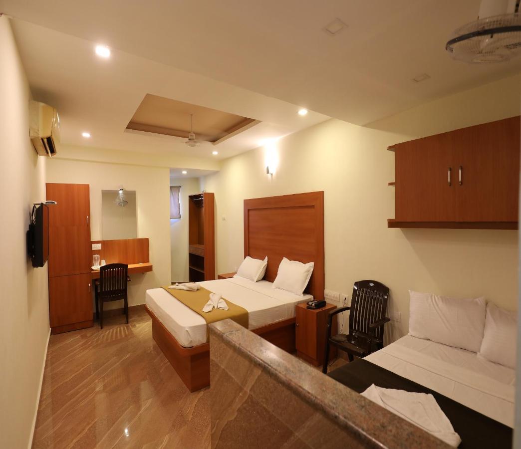 Hotel Rydham มทุราย ภายนอก รูปภาพ
